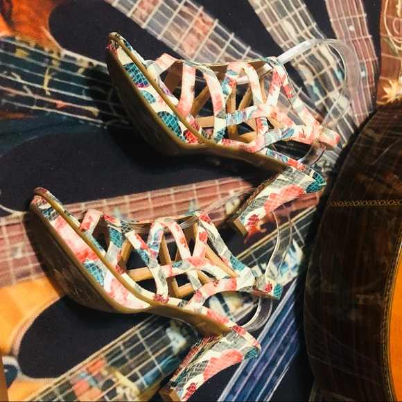 💐Naturalizer Snake Pattern Heeled Sandals! - Picture 15 of 15